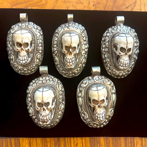NB Jewelry - NWOT Tibet Skull Pendant